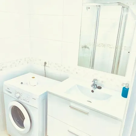 First Line Seaview Apartment *